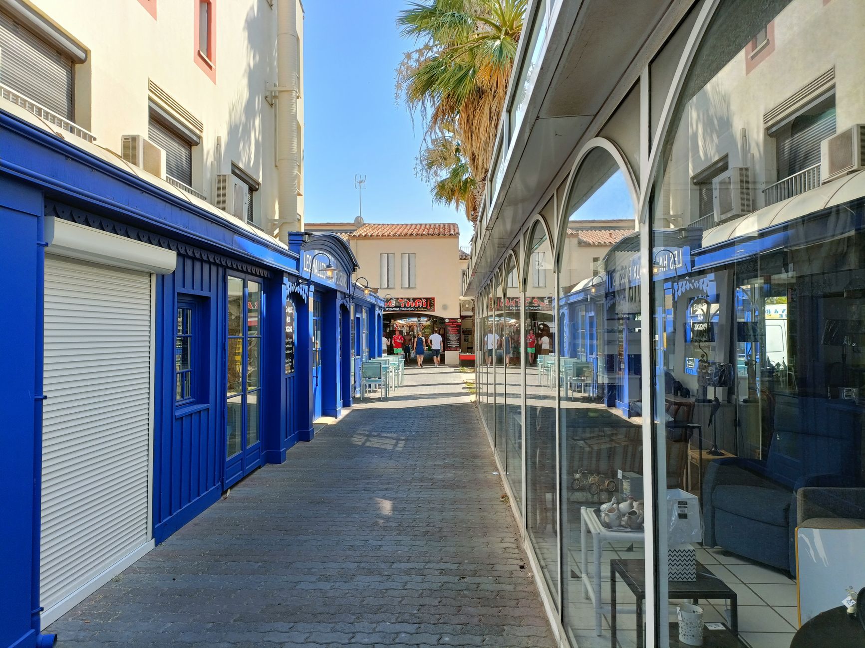 Agence immobilière commerciale équipe à Arles